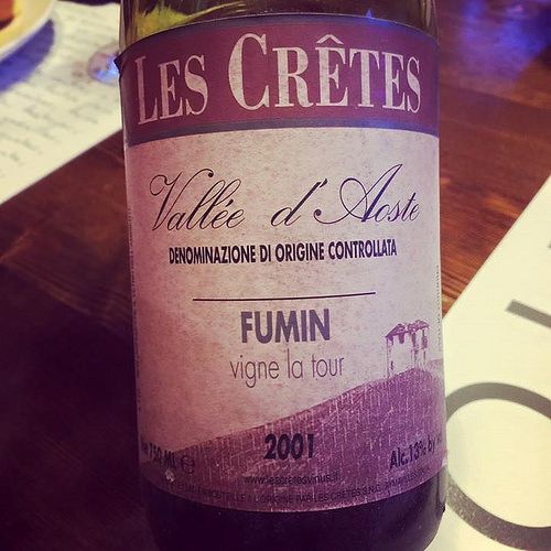 Les Crêtes Vallée d'Aoste Vigne La Tour Fumin 2001 Deep dark ruby, dusty smoked fruit, dry, disappearing tannins, the dark fruit showing its last vestiges, last flickers of life - a wine we should have enjoyed 5 years ago. Moral: don't keep your wines lon