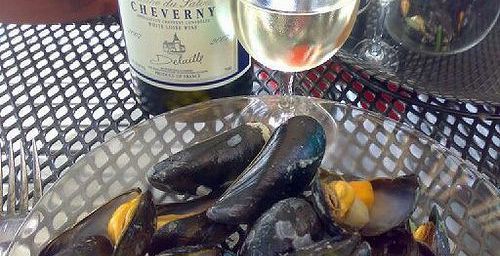 Cheverny wine and mussles food pairing.jpg