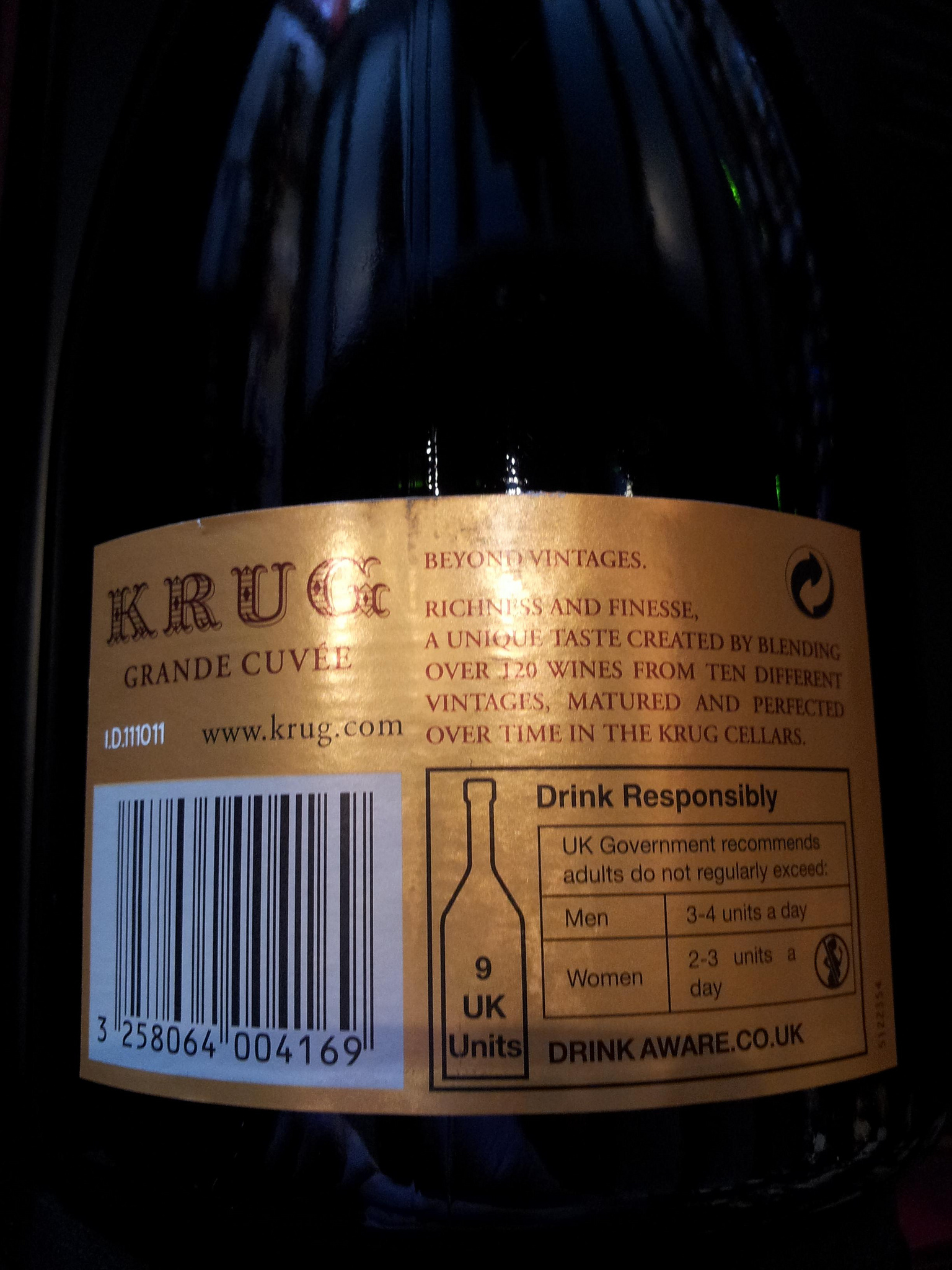 6桁のKrug iDが印刷されたクリュッグ シャンパーニュのバックラベル