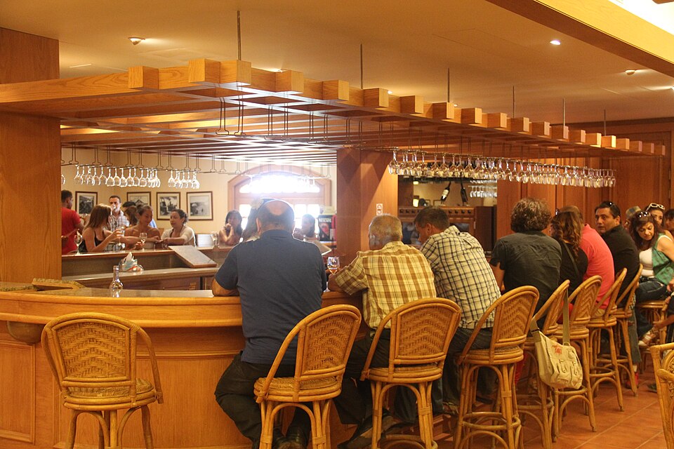 試飲カウンターの風景