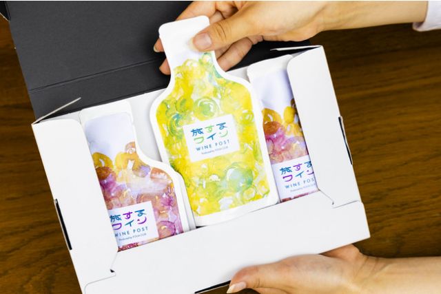 手紙のようにワインが届くサブスクサービス「旅するワインポスト」スタート