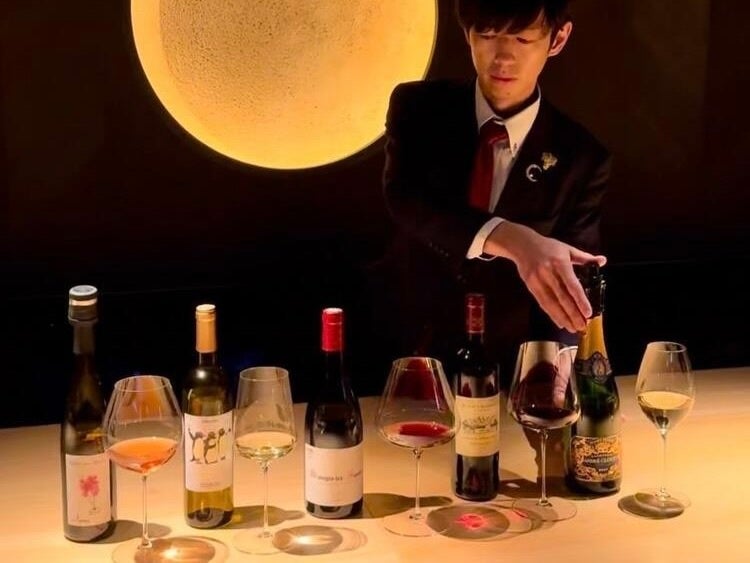 株式会社デイワンの「相棒AI」、銀座ワインバー2店舗の社内研修制度「ワイン大学」に導入